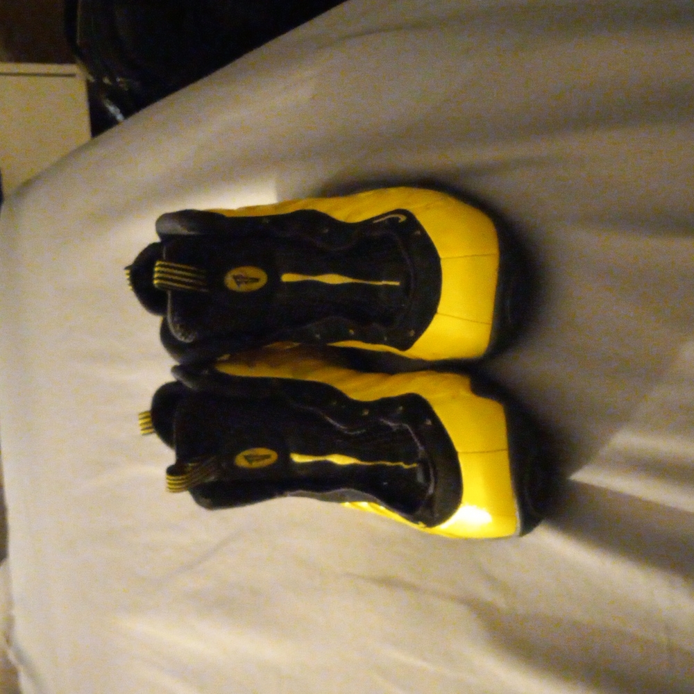 Wu Tang nike size 4 boys